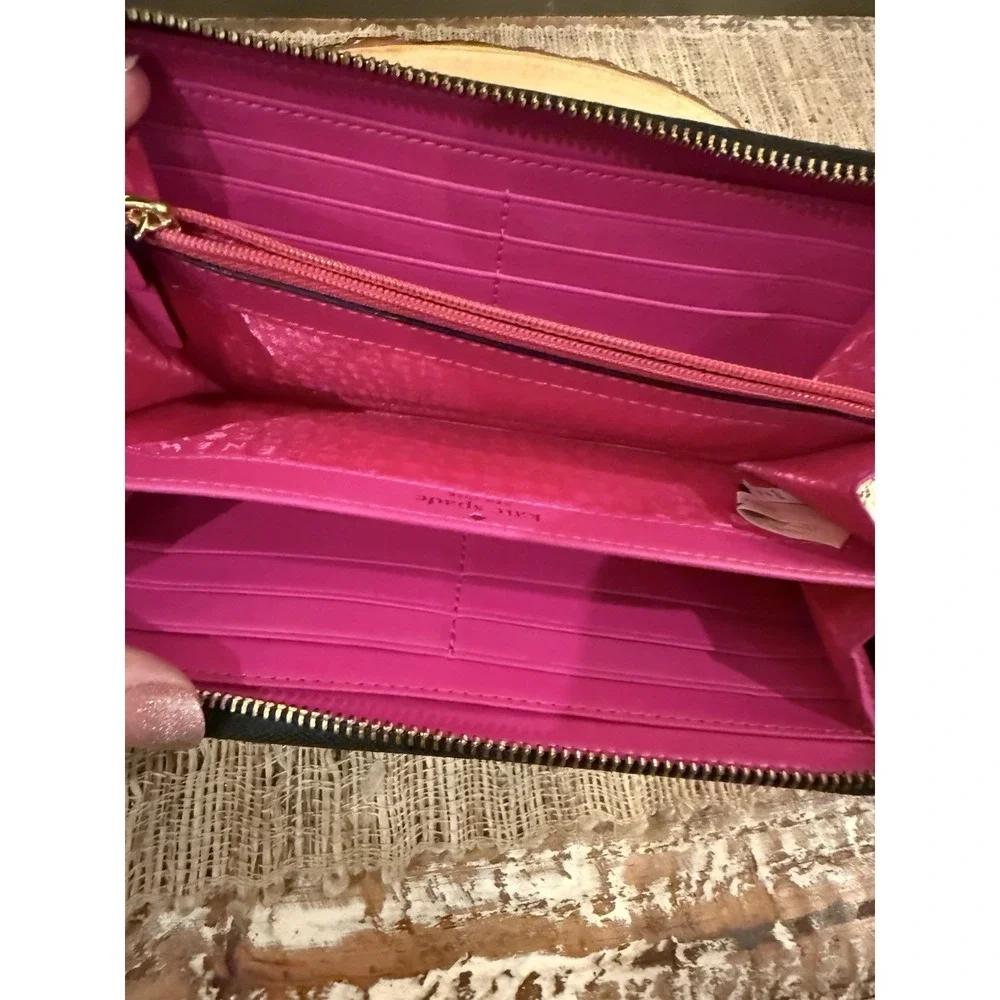 KATE SPADE 2015 NEDA WALLET BLACK/WHITE SPADES AND STRIPED PENN PLACE‎